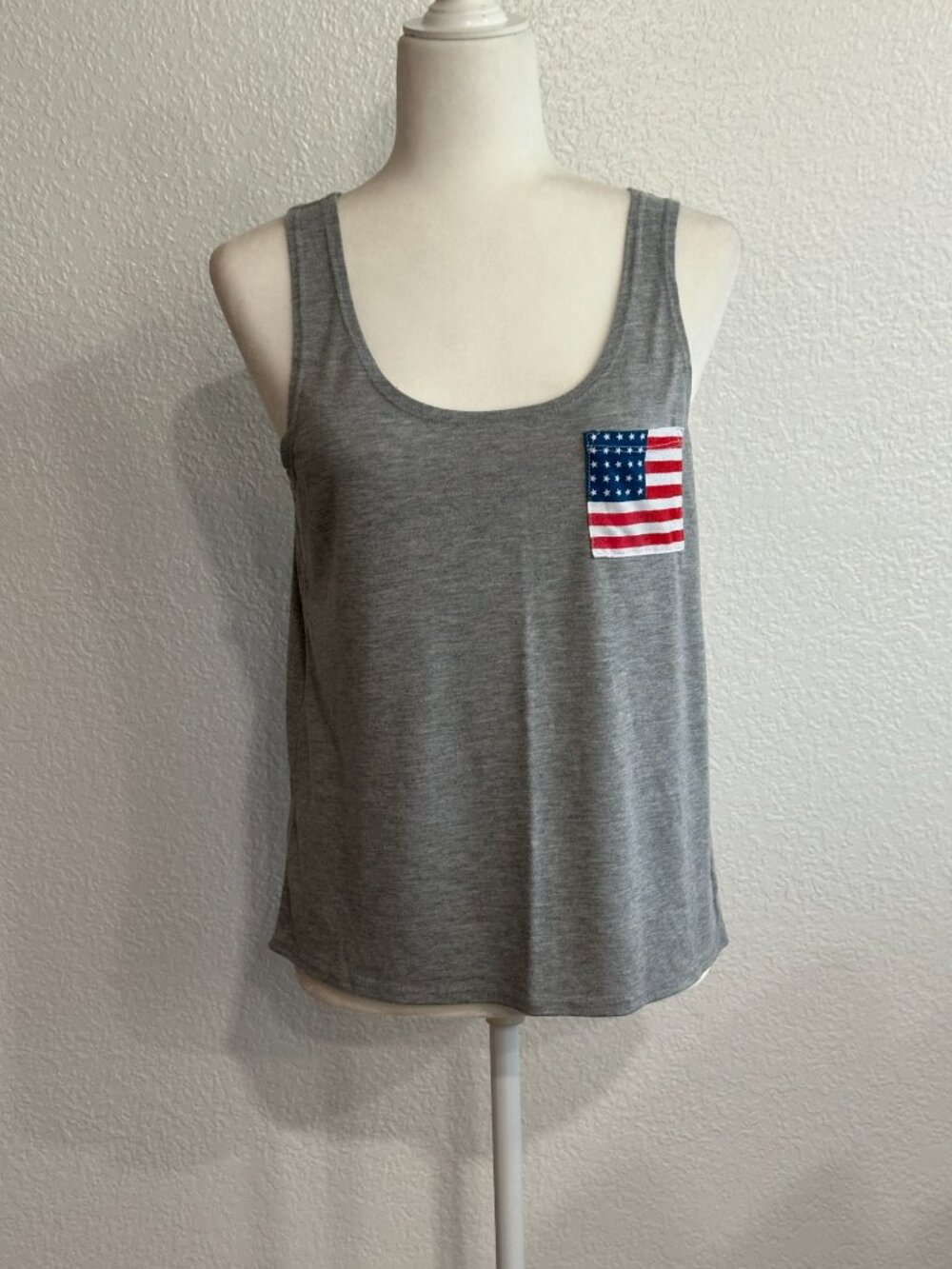 Fifth Sun American Flag Tank Top Women’s Large Gray Patriotic Graphic Sleeveless - Picture 3 of 6